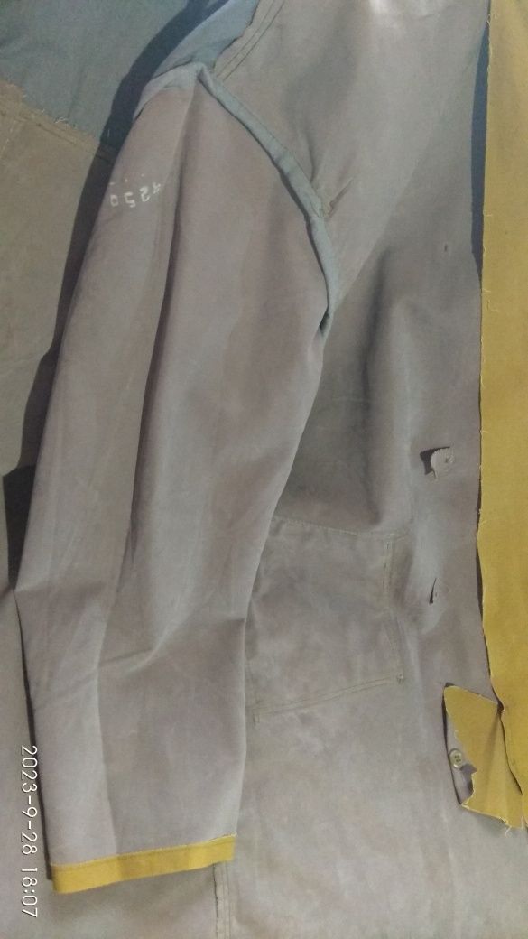 Плащ водостойкий, прорезиненный на ткани,СССР,новый. 15 000 тнг. 50-52