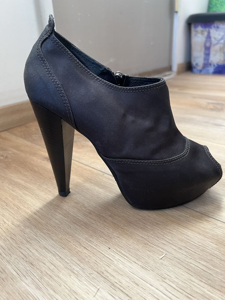 Vand pantofi dama made in Italy Imarimea 37  stare 8/10