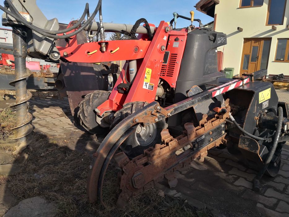 Utilaje multifuncționale Ditch Witch pentru lucrări de peisagistică
