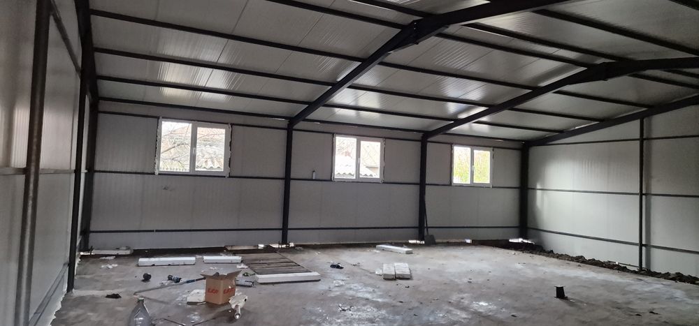 Hale metalice adaptate nevoilor tale pentru diverse afaceri.