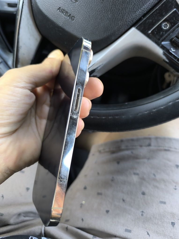 Продавам iphone 14pro