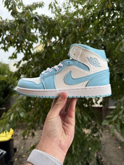 Jordan 1 Mid, marimea 38 si 39