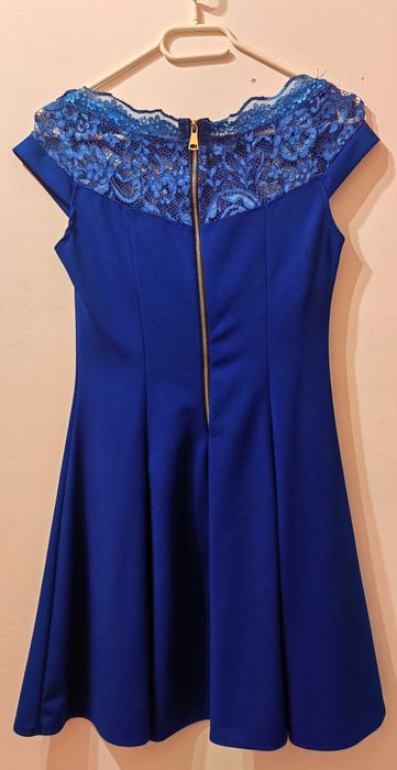 Официална рокля.