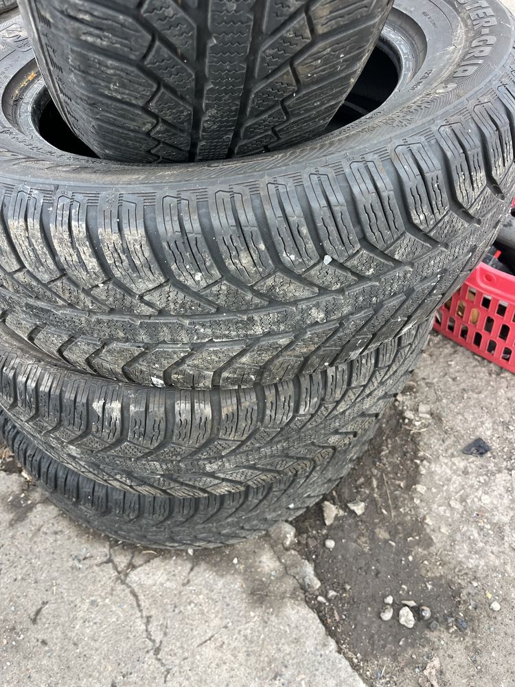 Гуми 215 65 16 Semperit