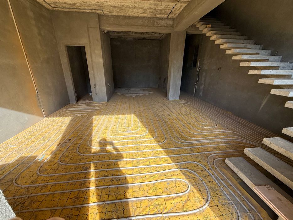 Продам участок в кибрае 2 сотки. Дом 300кв.м