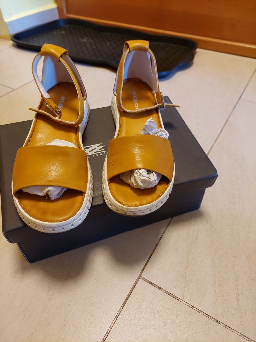 Vând sandale piele Rizzoli mărime 38