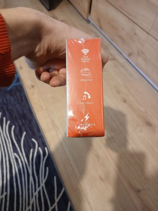 De vănzare căsti noi