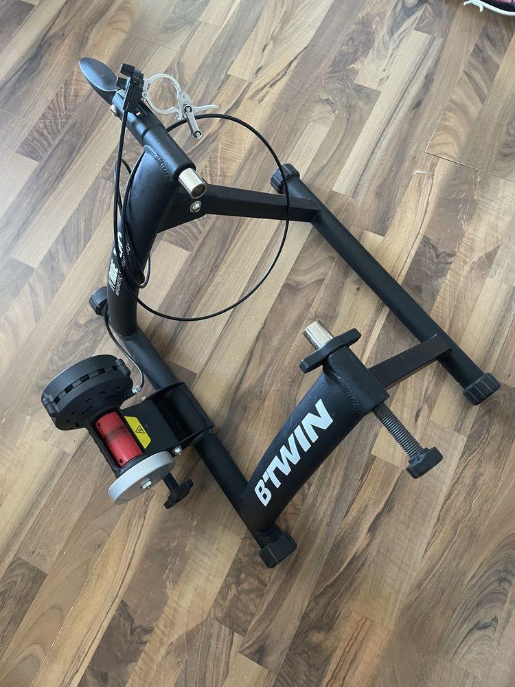Magnetic  tecnology In’ride 100 home trainer BTWIN