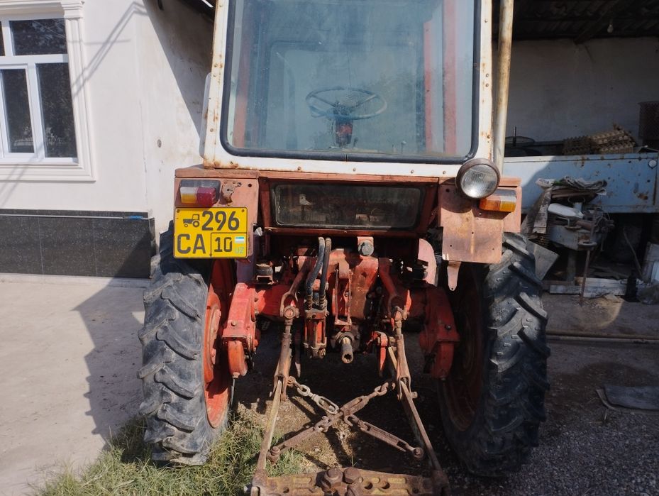 Traktor sotiladi t 25