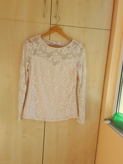 Дамска блуза за официални поводи и за ежедневието.