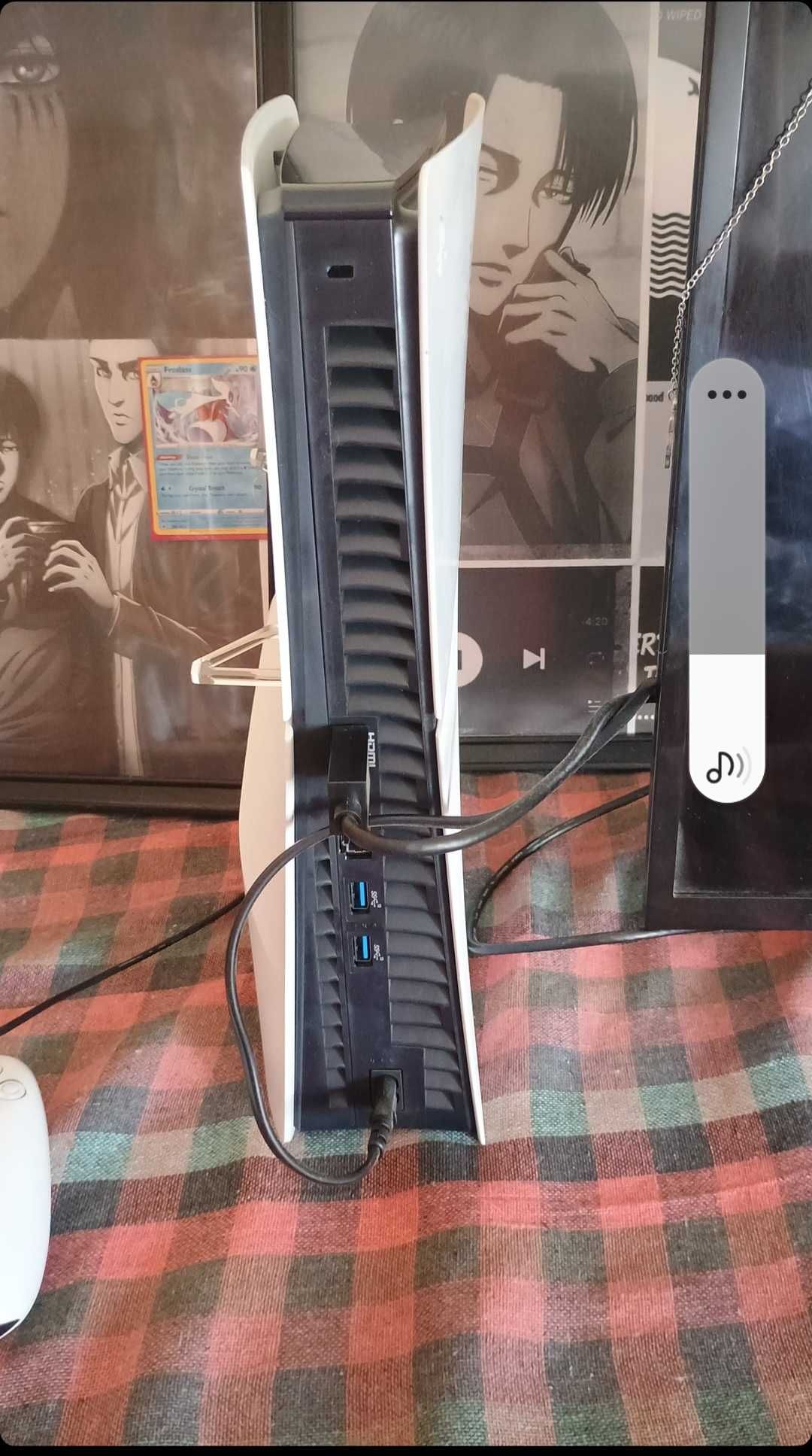 Ps5 с 2 игри и 1 джоистик