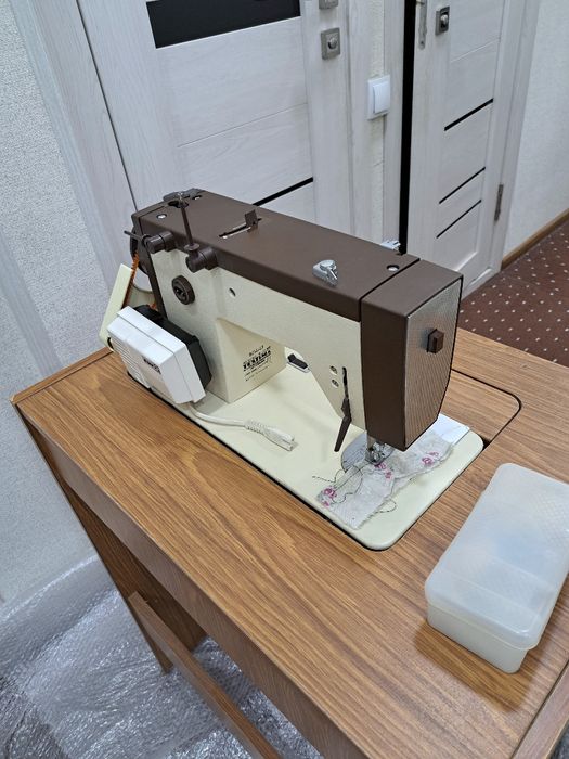 Продаётся новая швейная машина Веритас.  Производство Германия.