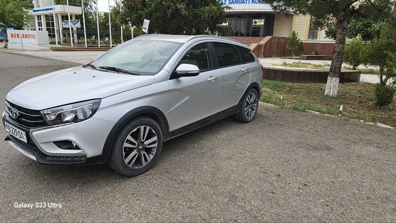 Продам машину Lada Vesta SW  Kross.