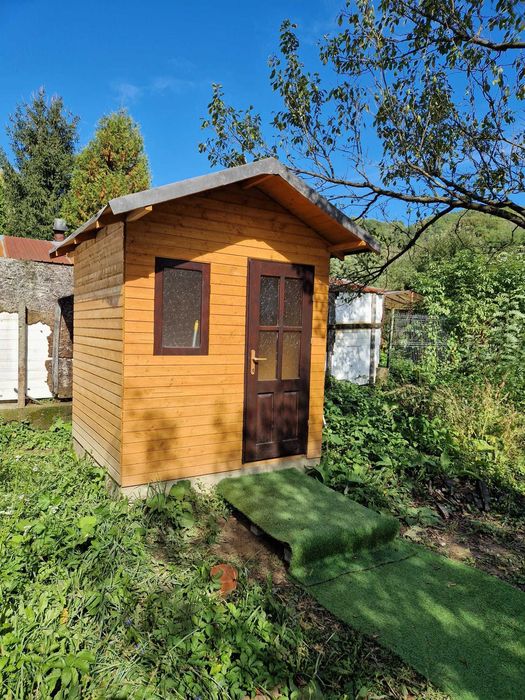 Teren cu constructii Cosmina de Sus - Foisor, baie, cabanuta si umbrar