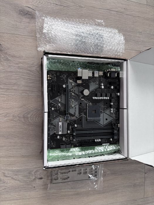 Placa de baza asus prime B450M-A socket AM4, ca noua 4 slot ram gaming