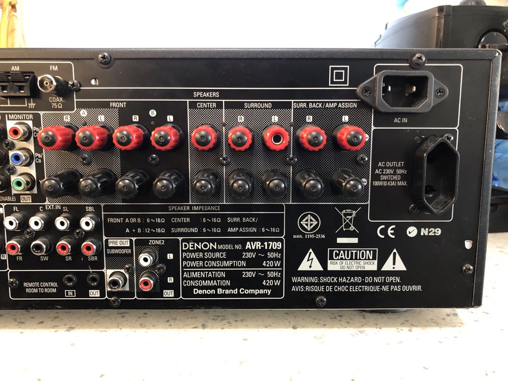 Denon AVR-1709 resiver