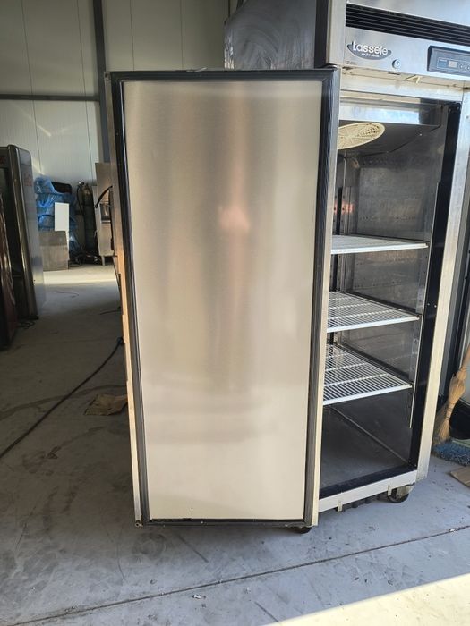 Вертикален Фризер -- 20 градуса