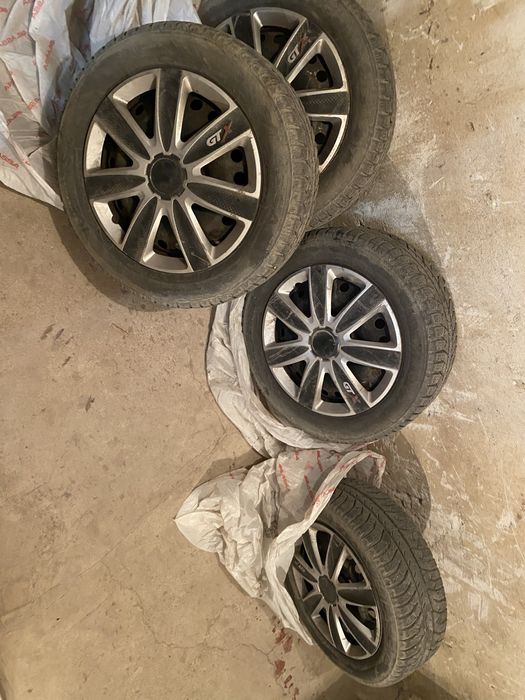 Продавам гуми + тасове