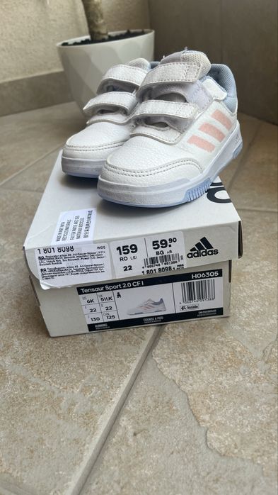 Маратонки Adidas и Nike размер 22