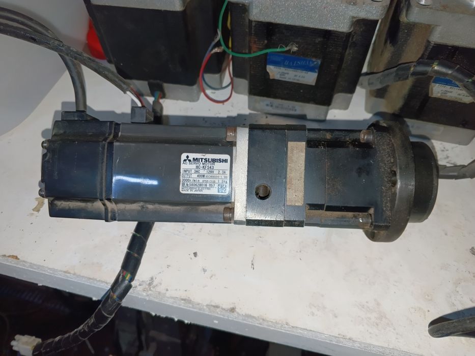 Сервомотор с инвертором