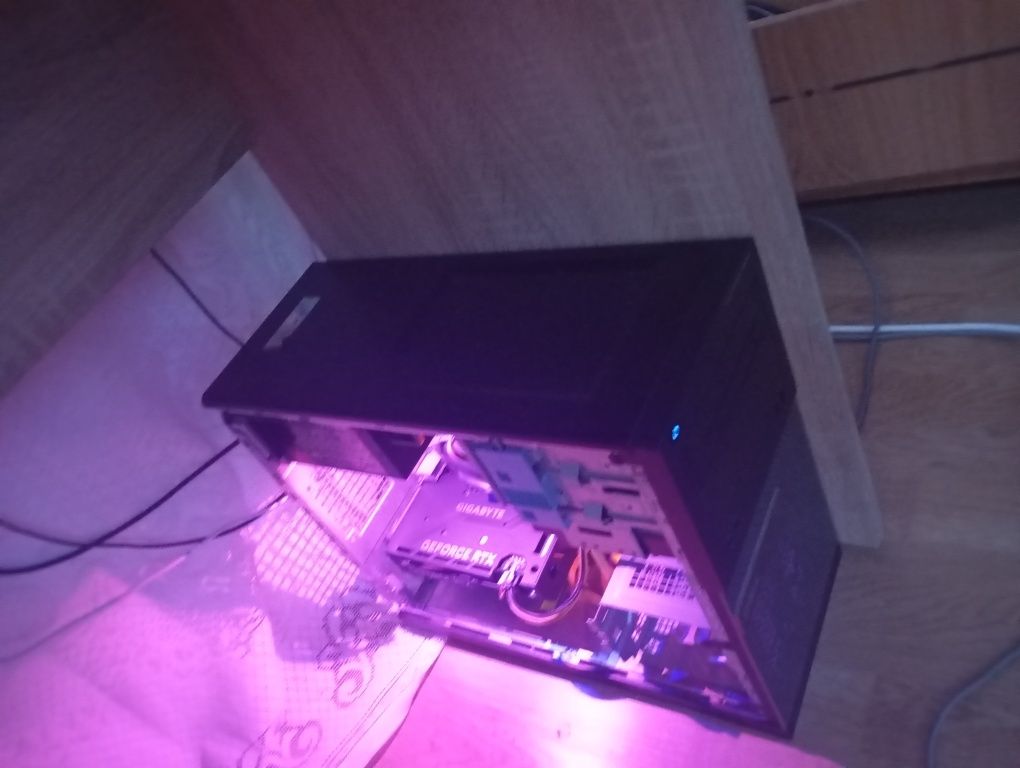 Vând PC de gaming cu rtx 4060