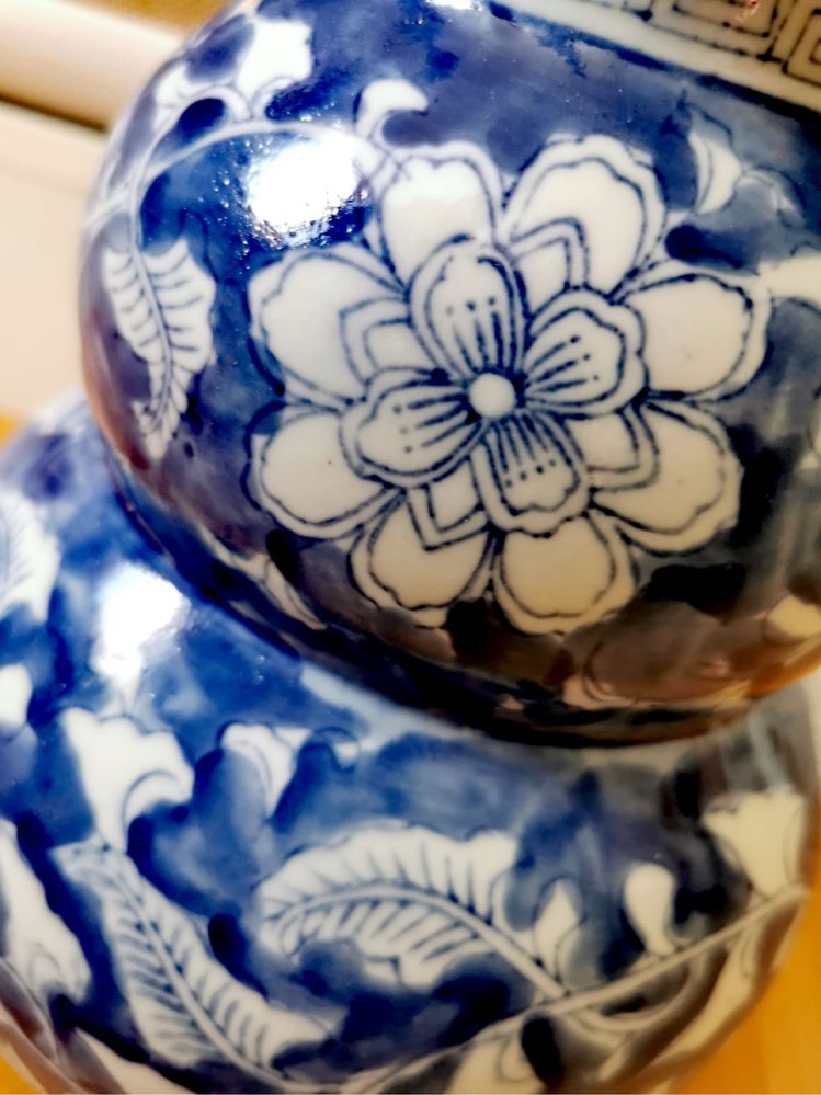 Антикварна китайска порцеланова урна купа DOUBLE GOURD BOULBOUS vase