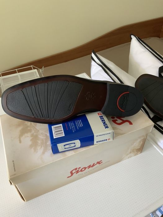 Продавам нови маркови германски обувки Sioux ,естествена кожа № 44