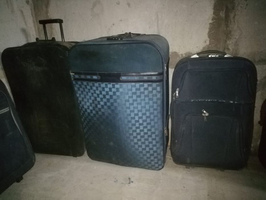 Продам чемоданы б/у груша боксерская стойка