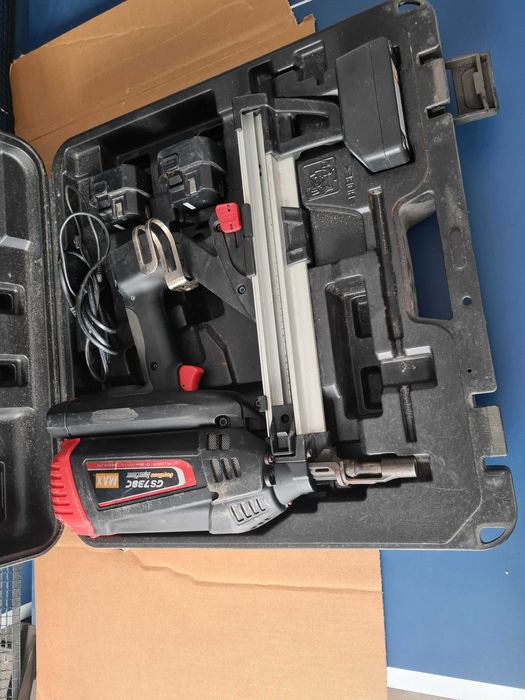 Max GS 738 C pistol batut cuie beton Paslode