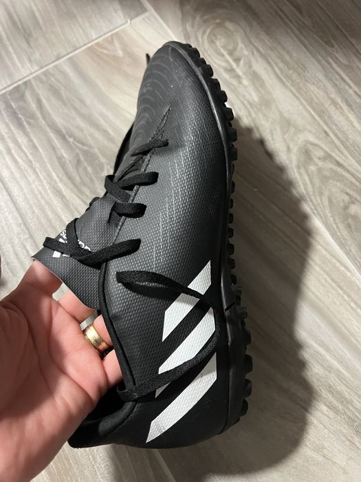 Ghete fotbal baieti marca Adidas marimea 42 2/3