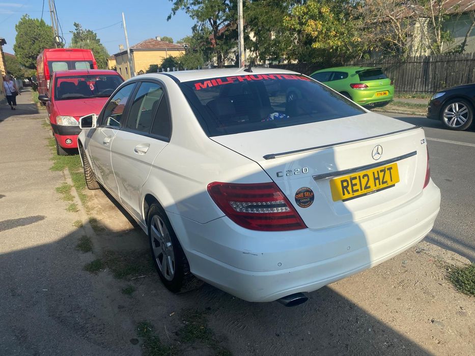 Vând Mercedes c220