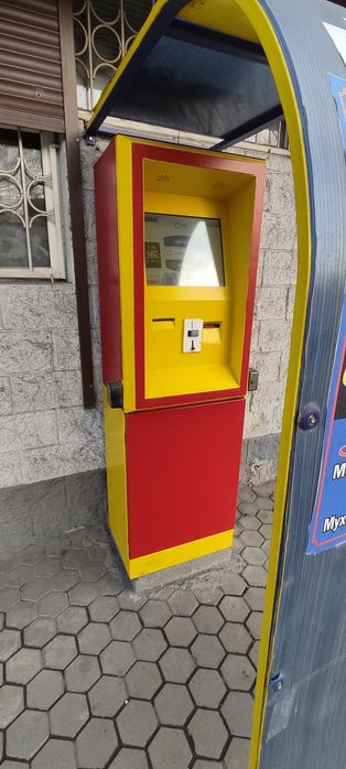 Терминал уличный киви с проходимым местом