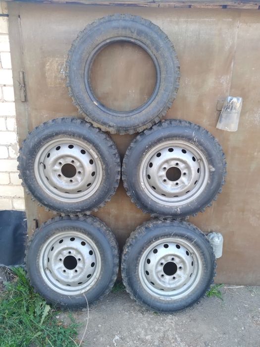 Продам зимние шипованные шины