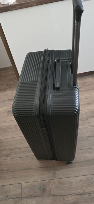 Голям пластмасов куфар