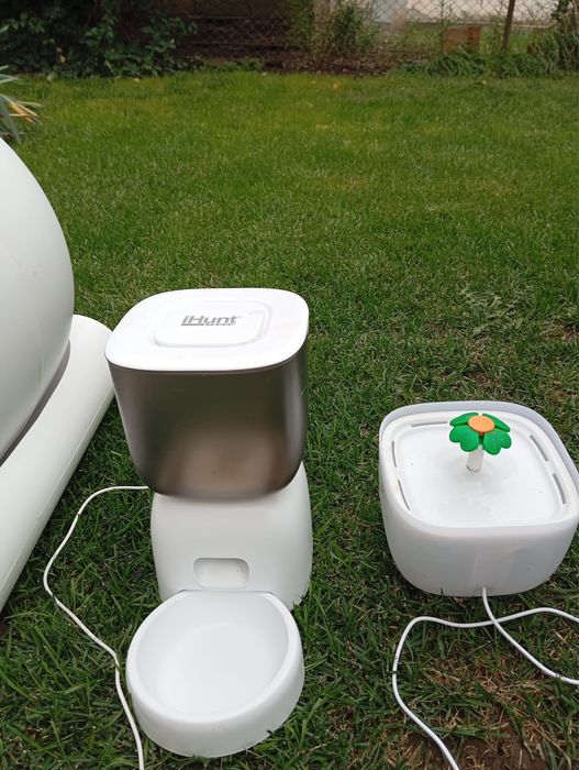 Vand pachet complet pentru pisici/ Litiera electrica