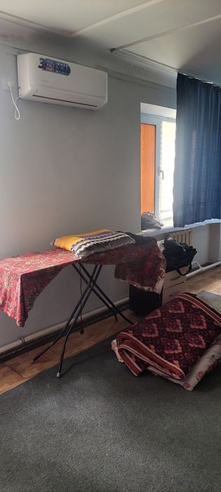 Mirobod tumani.  Furqat parki oldida 2 honali studentlarga