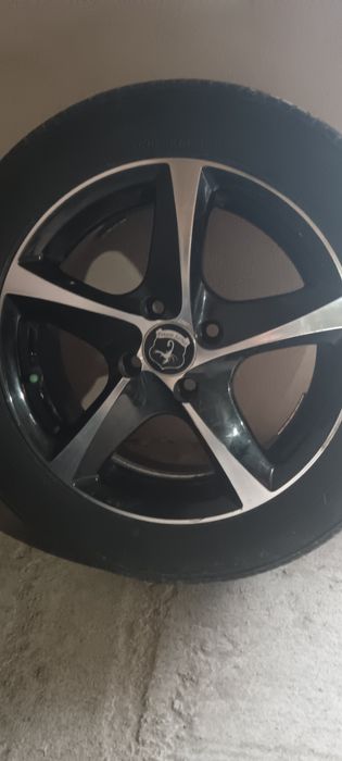 Jante în 4 prezoane aliaj 16 cu cauciuc Bridgestone