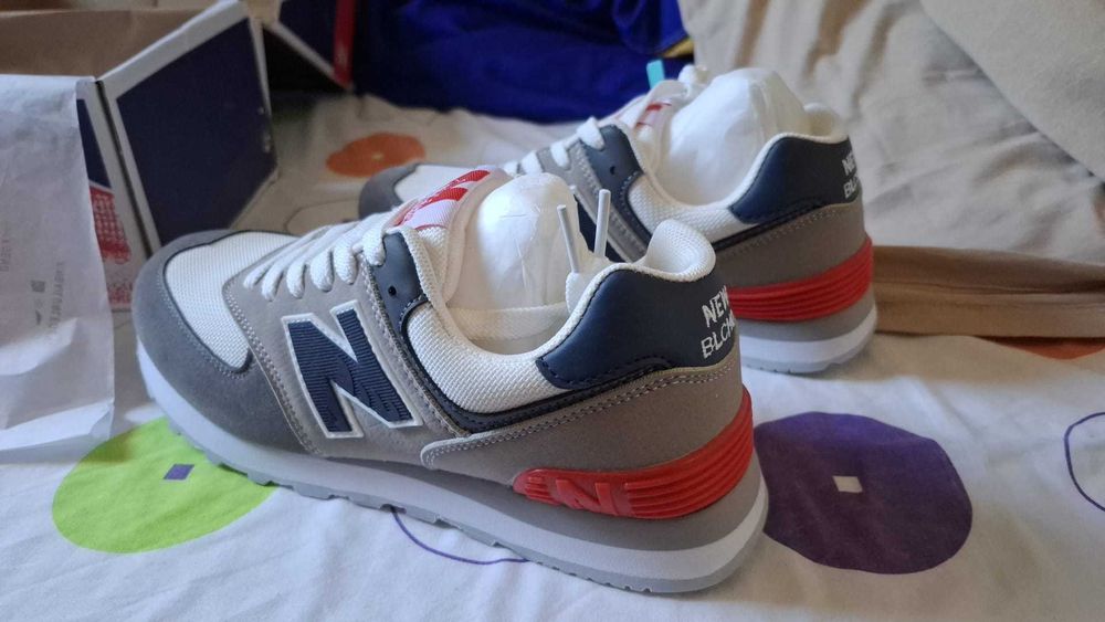 Adidași noi cu eticheta