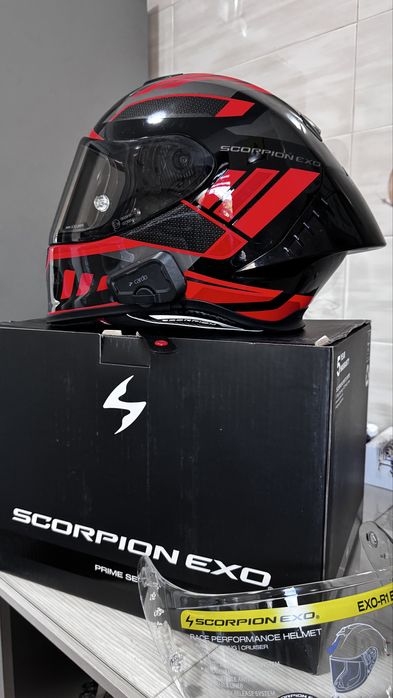 Casca moto, purtata 2 saptamani maxim ( se vinde cu tot cu intercom)