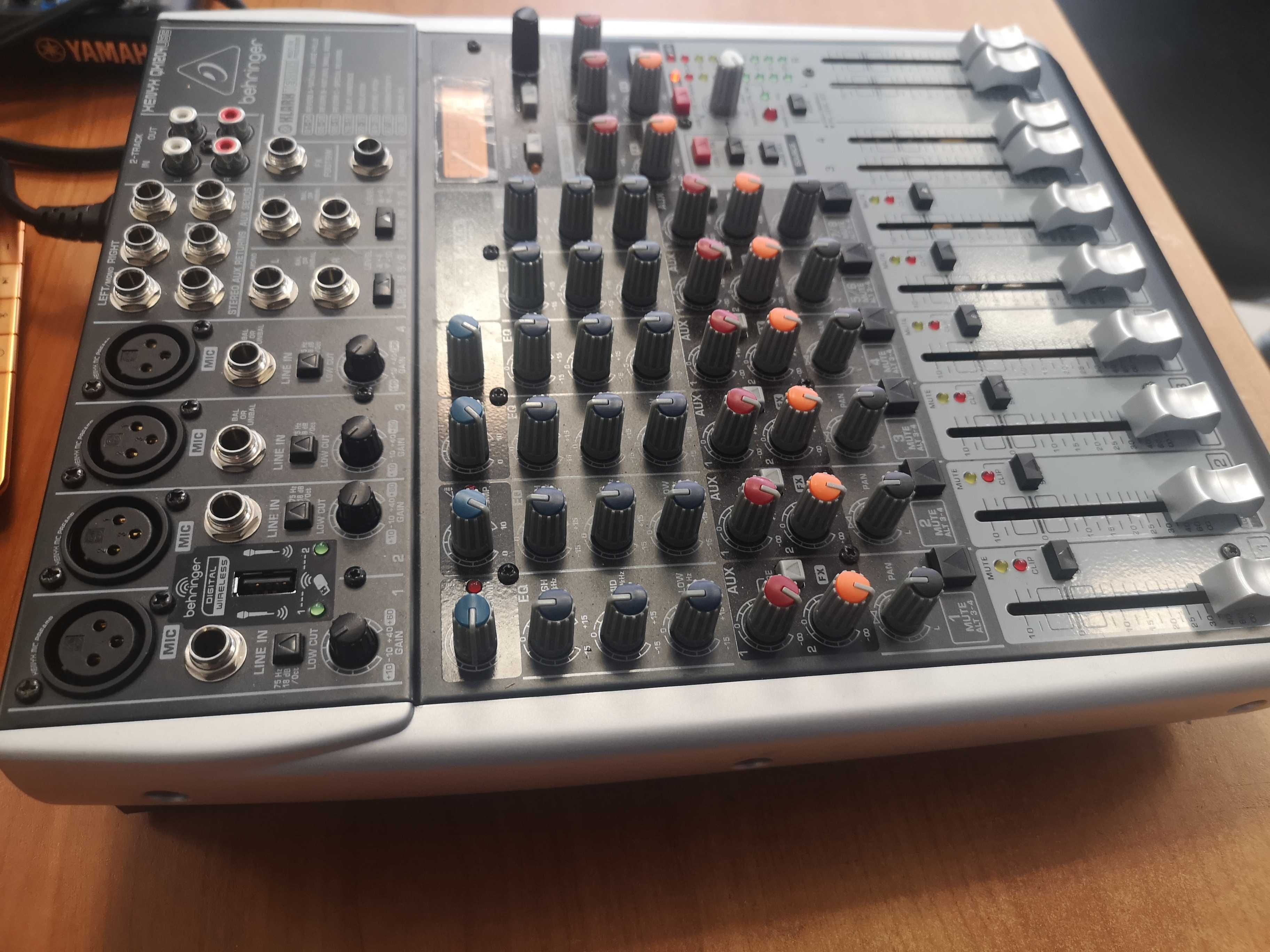 Смесителен пулт Behringer Xenyx QX1204USB