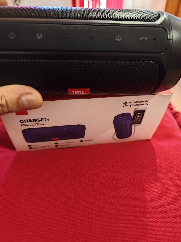 Блутут колонка JBL