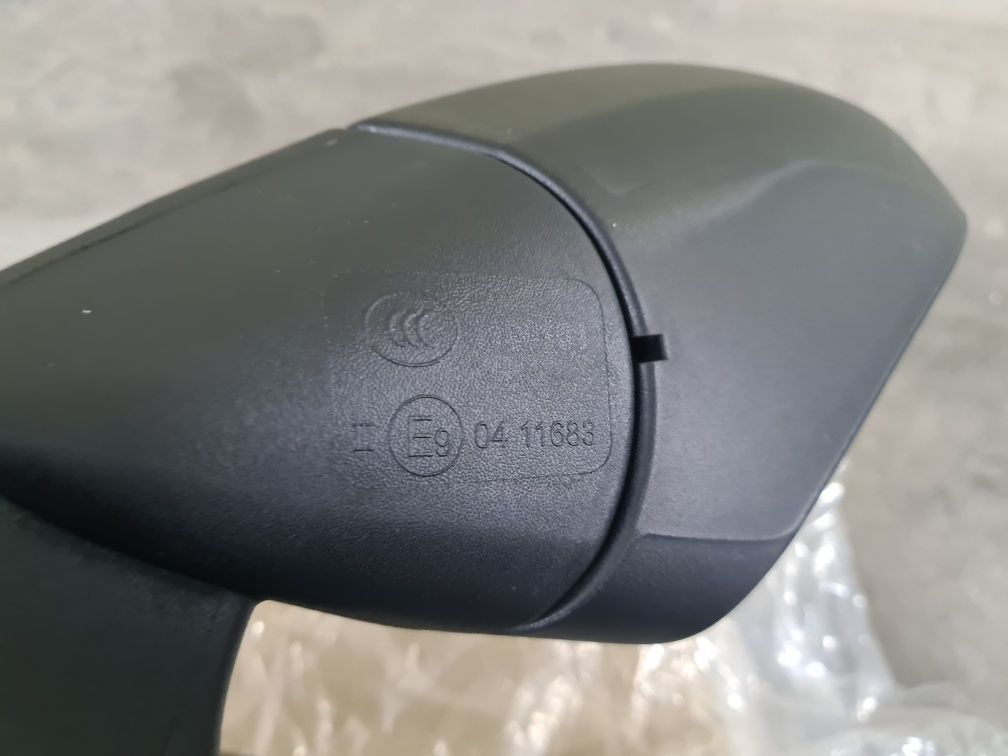 ППродавам ляво огледало за Smart w453