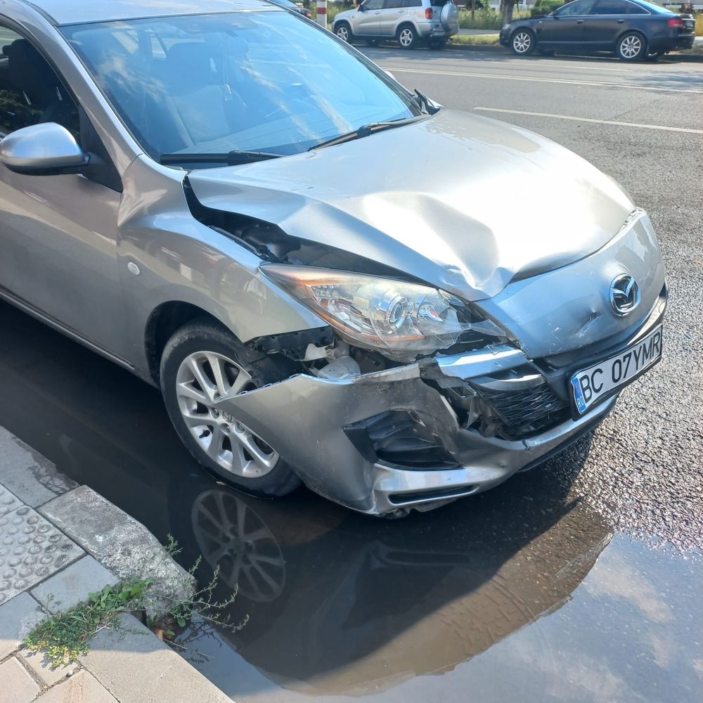 Vand Mazda 3 2010 (avariată)