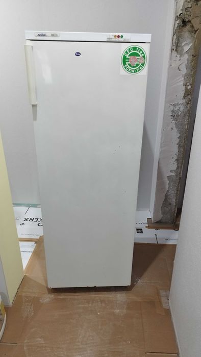 Фризер вертикалн