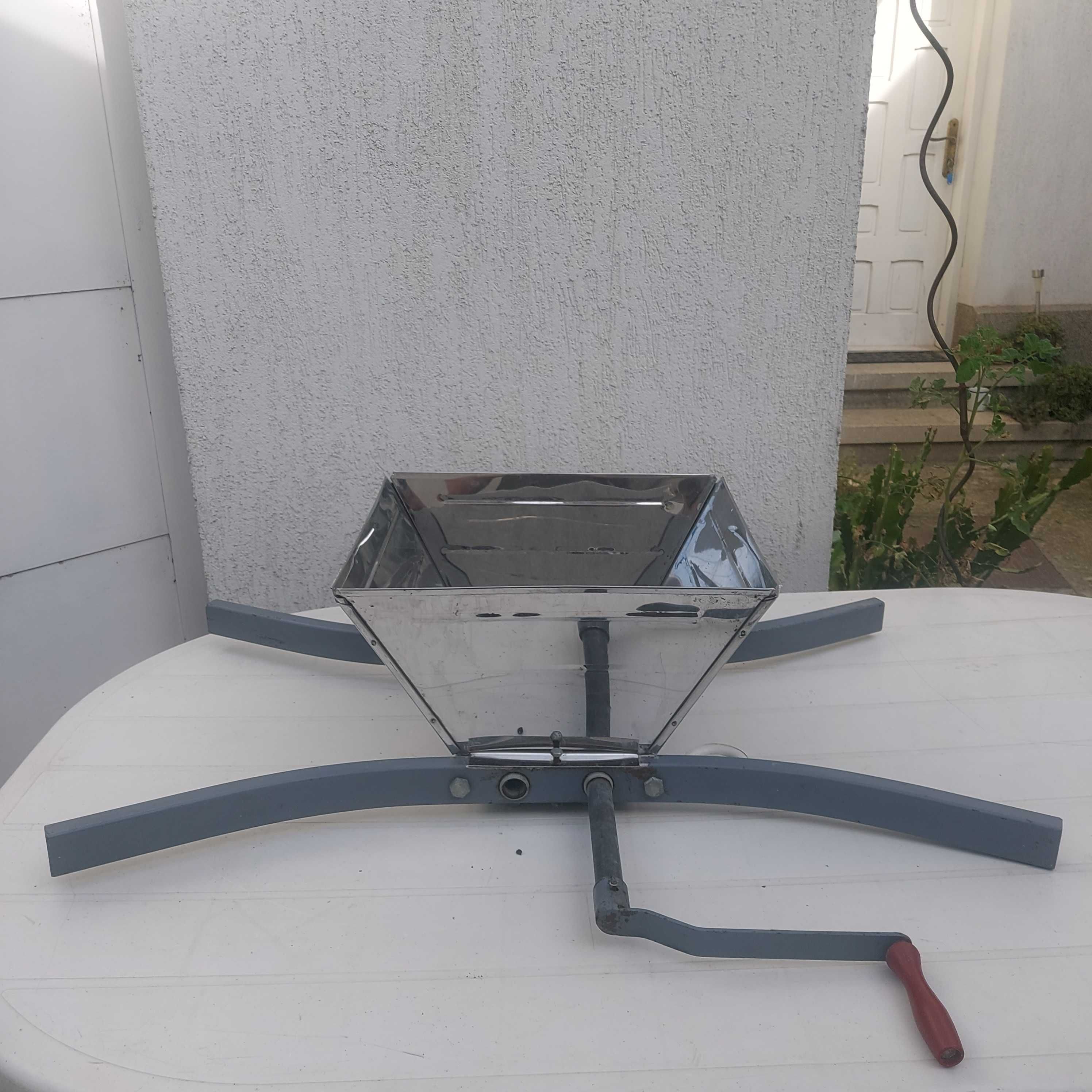 Zdrobitor de struguri/fructe, folosit, otel inoxidabil. ca. 15 l