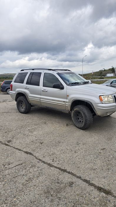 Vand sau schimb jeep grand cherokee 2.7