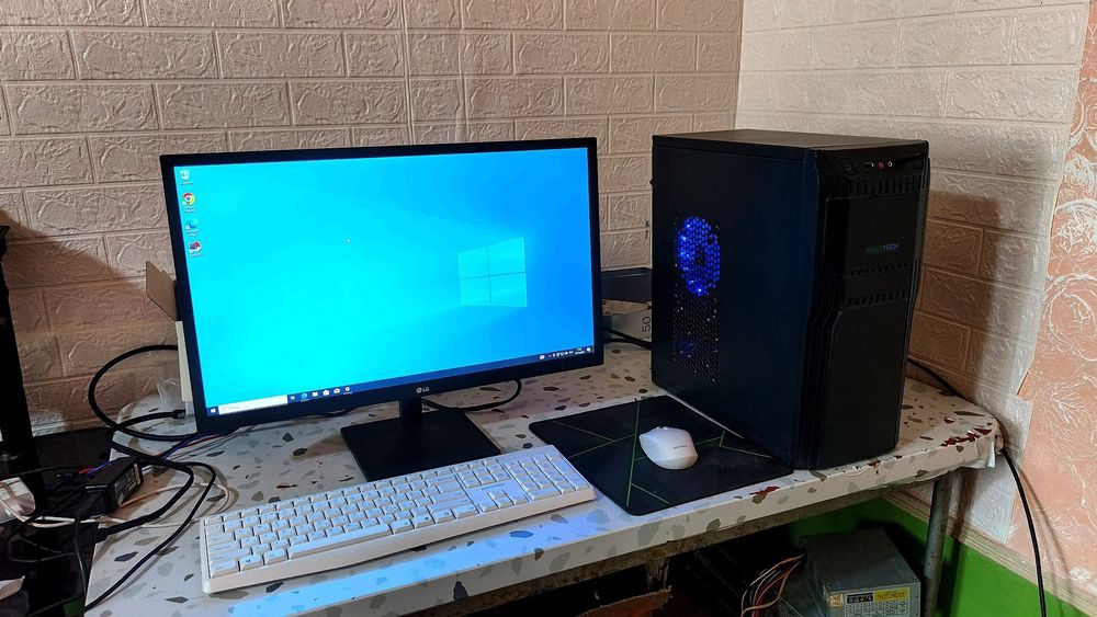 Core i3 12100f , gtx1050ti , ssd 256 + 128, operativka 16 , monitor 24