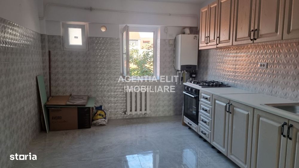 Apartament 3 camere, zona Piata Mare