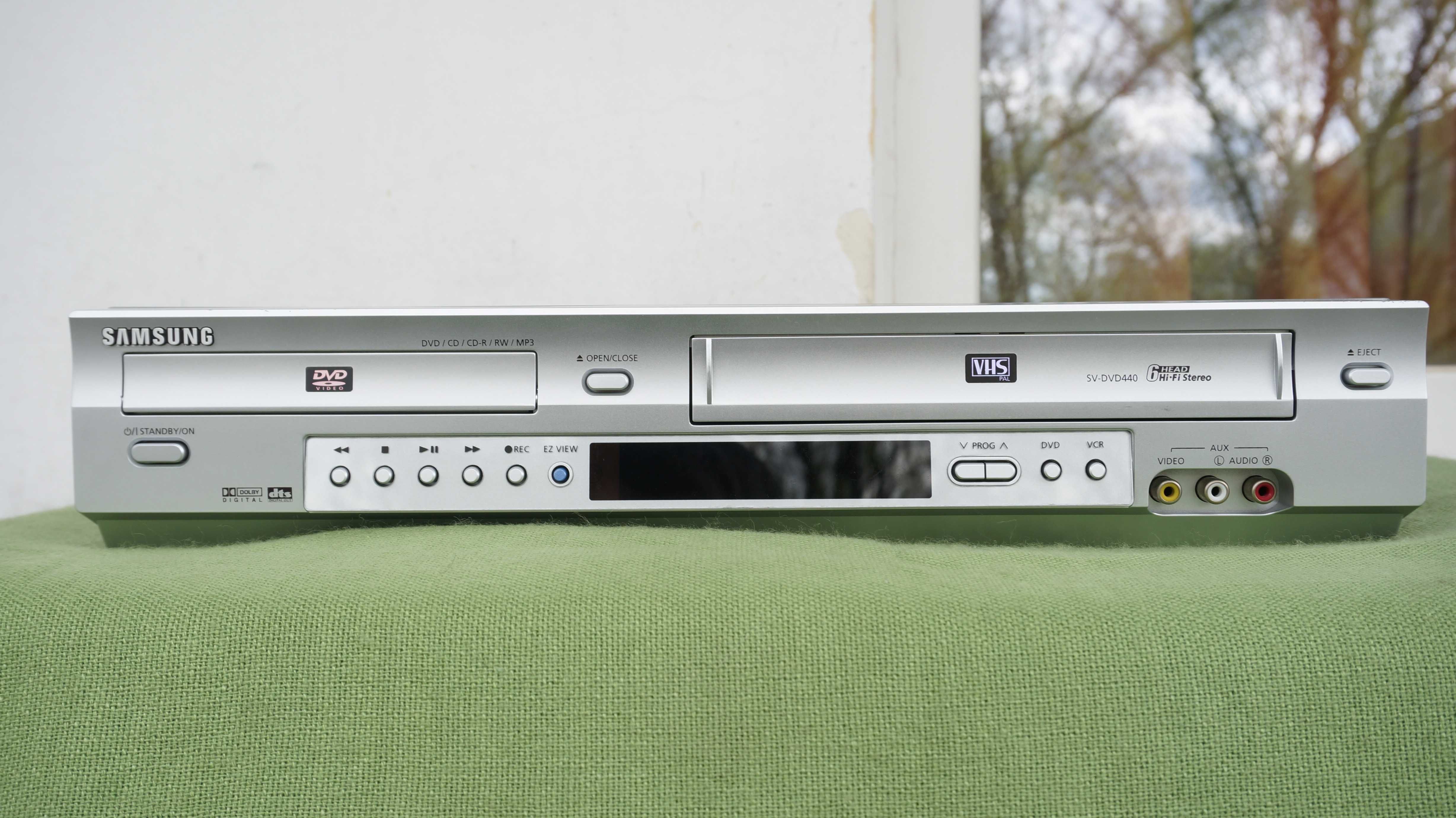 Video VHS recorder combo cu DVD player SAMSUNG SV-DVD440