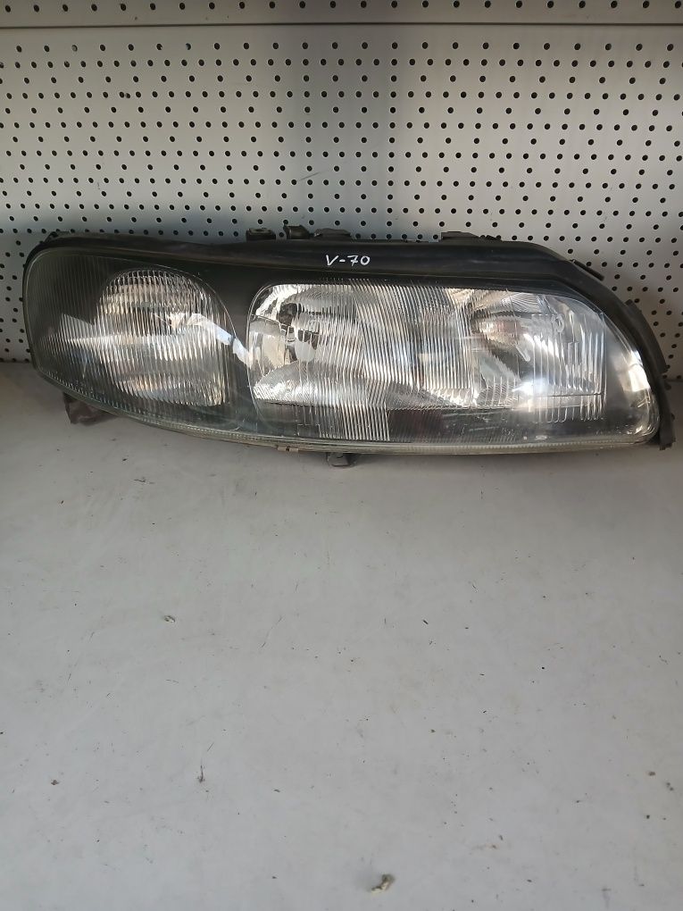 Десен фар Volvo V70